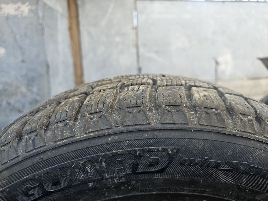 Продам автошины зимние каждый 15 000