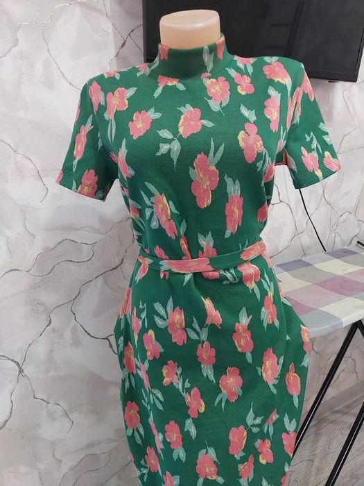 Платья женские разные