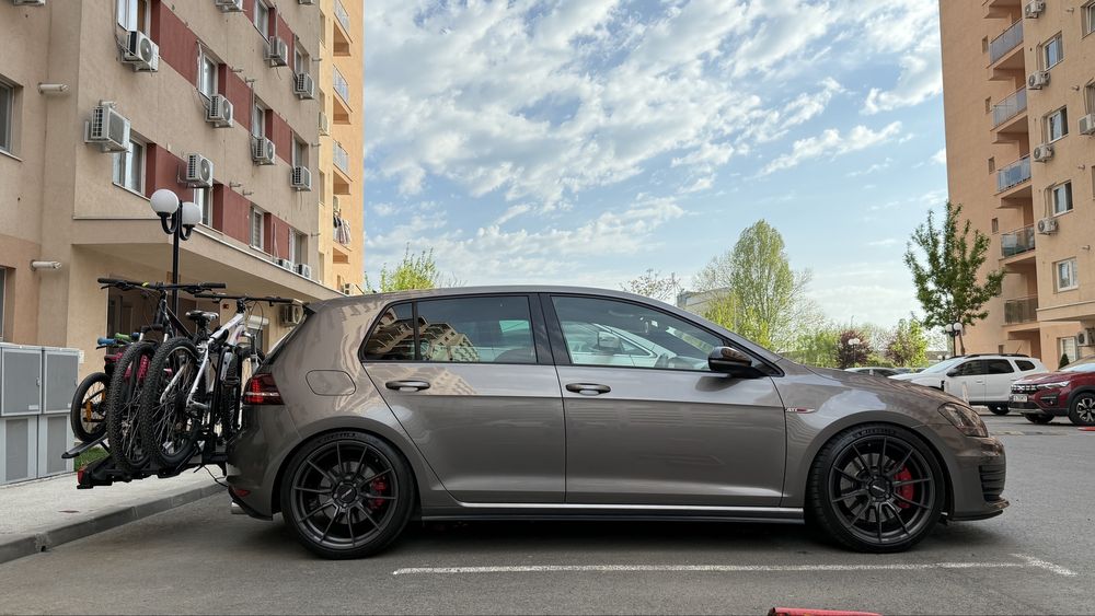 Inchiriez suport 3+1 biciclete de top Thule VeloCompact 926