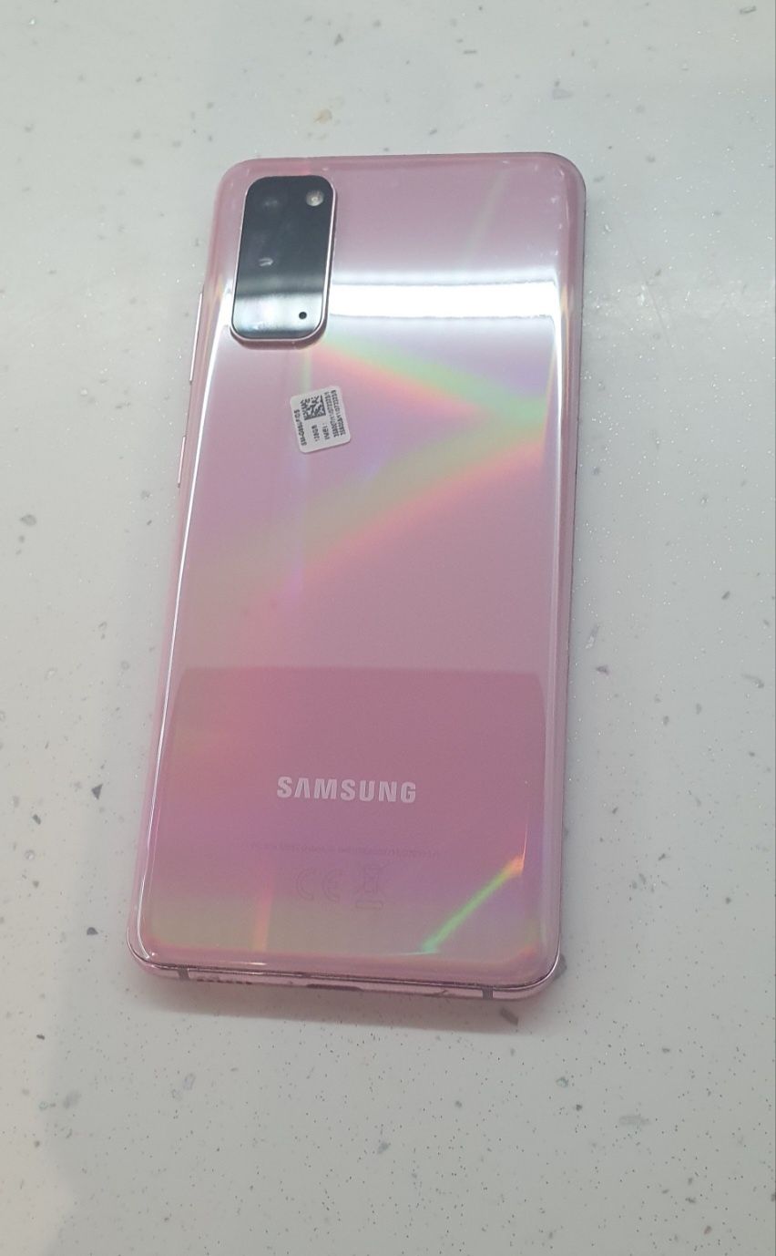 Samsung Galaxy S20 + 3 калъфа