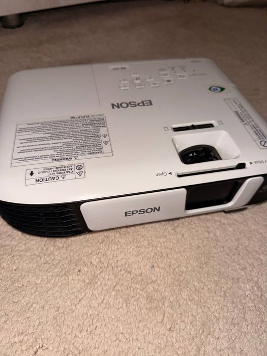 Продам проектор и экран на 100 дюймов