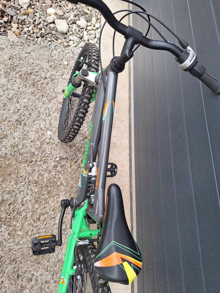 Bicicleta apollo pentru copii de 7-11 ani