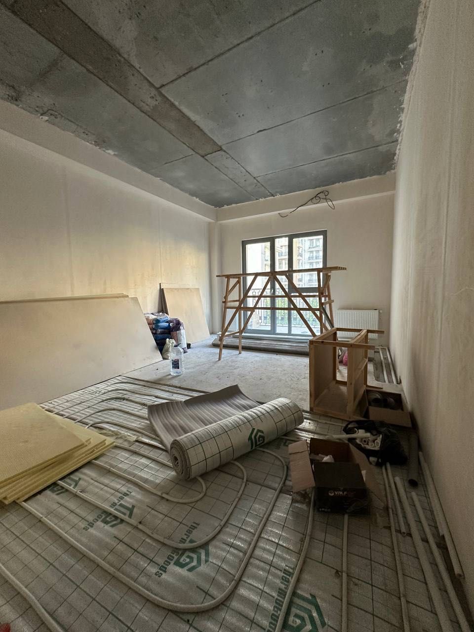 Mirabad Avenue Продается 3 комнатная коробка Госпитальный ул.Кунаева