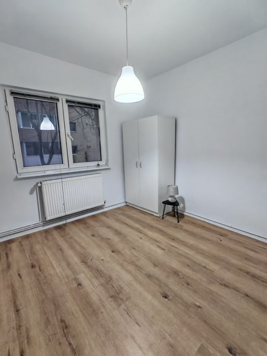 Închiriez apartament 4 camere
