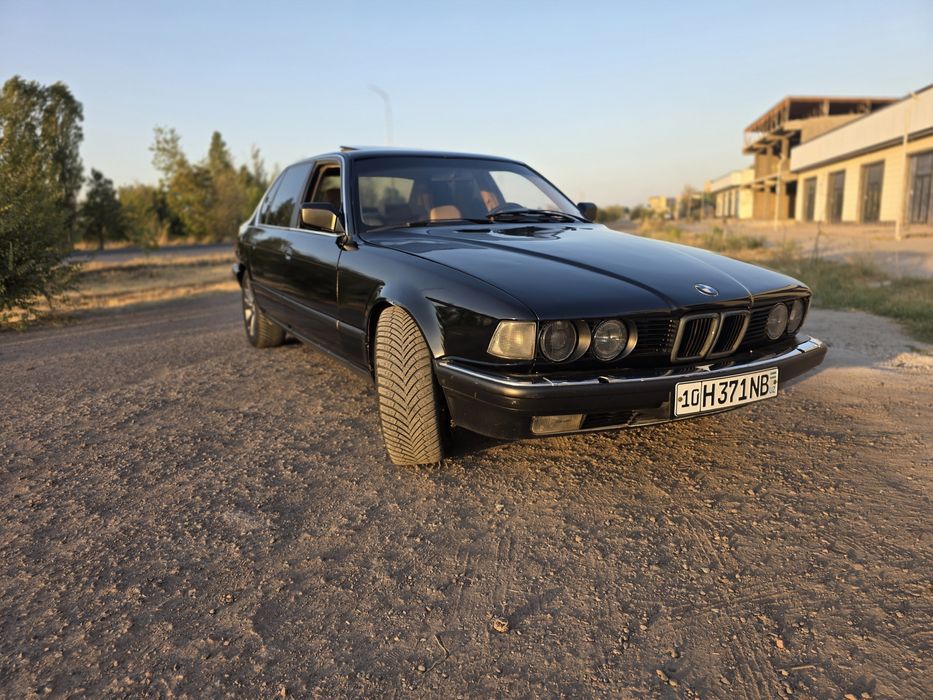 BMW  Е32 сотилади