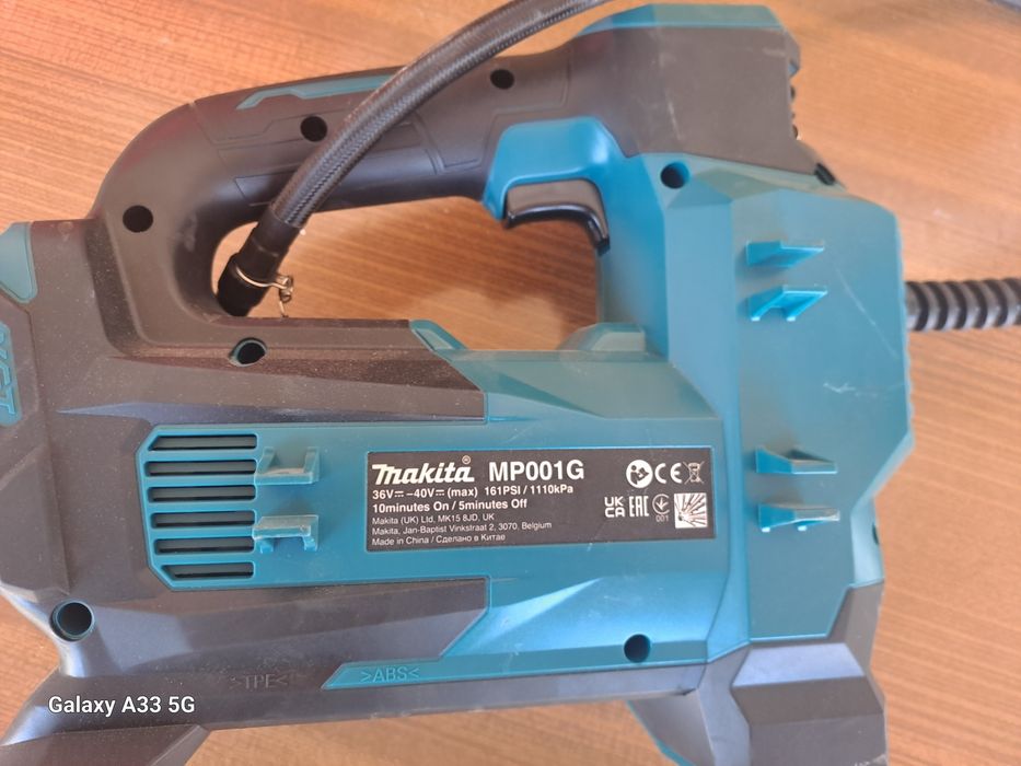 Vând compresor makita