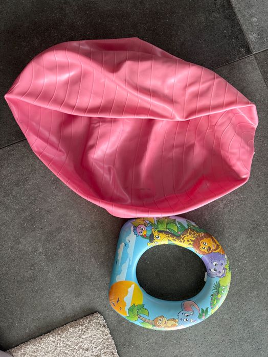 Подарявам детска седалка за WC и фитнес топка