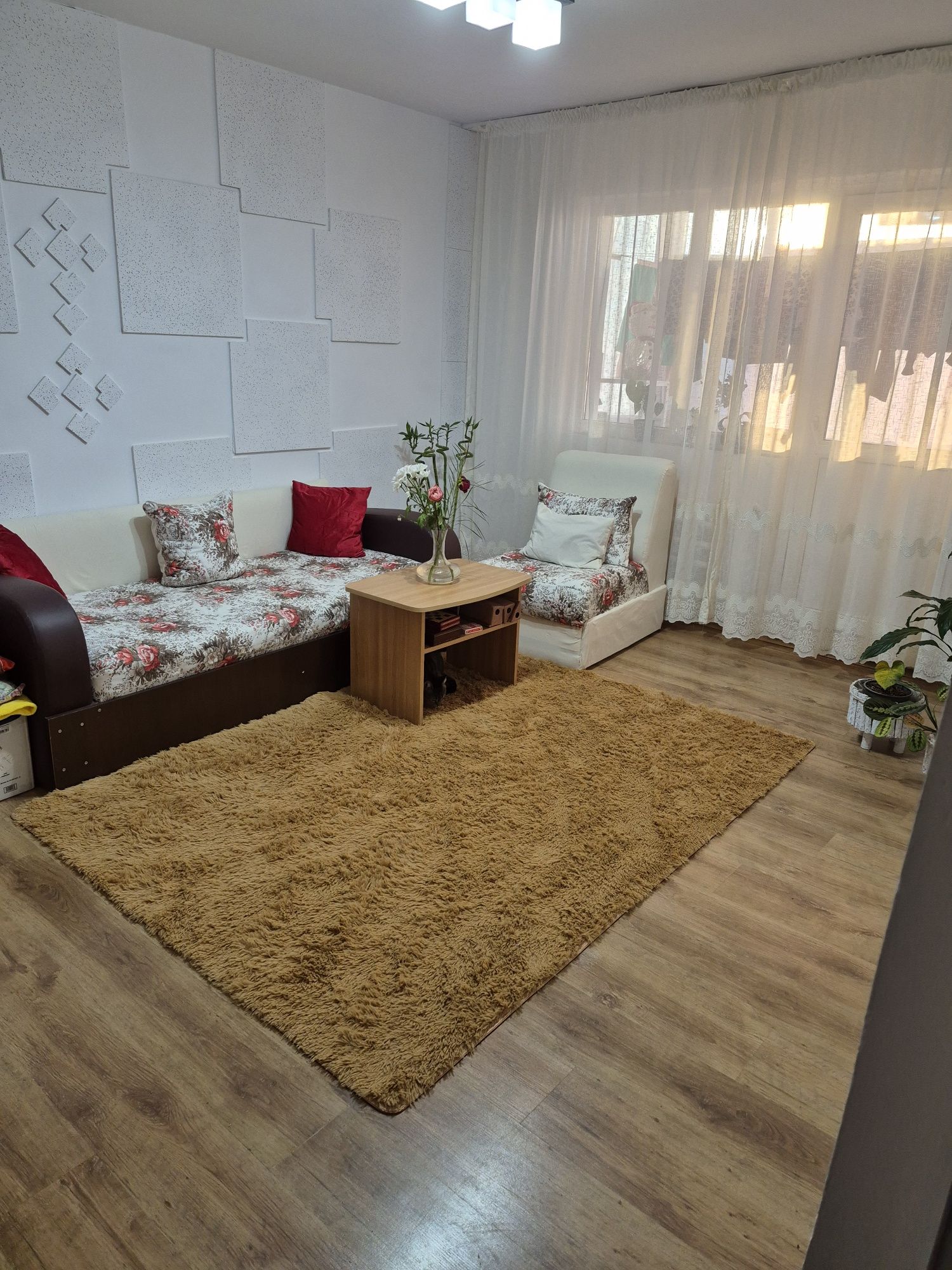 Vând apartament cu 3 camere decomandat