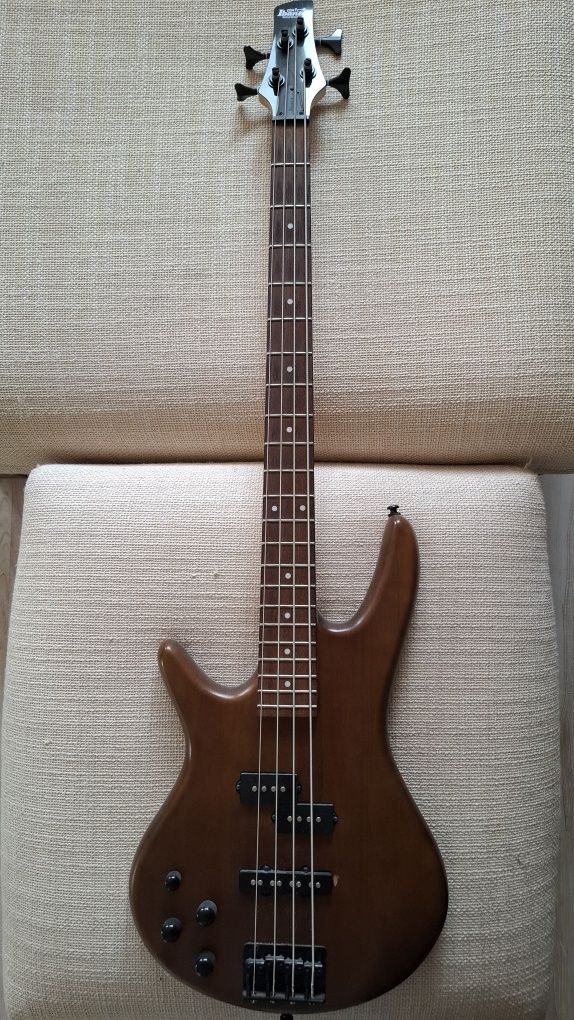 Бас китара за левичари Ibanez