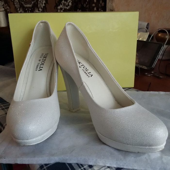 Продам красивые туфли .39 р-р.