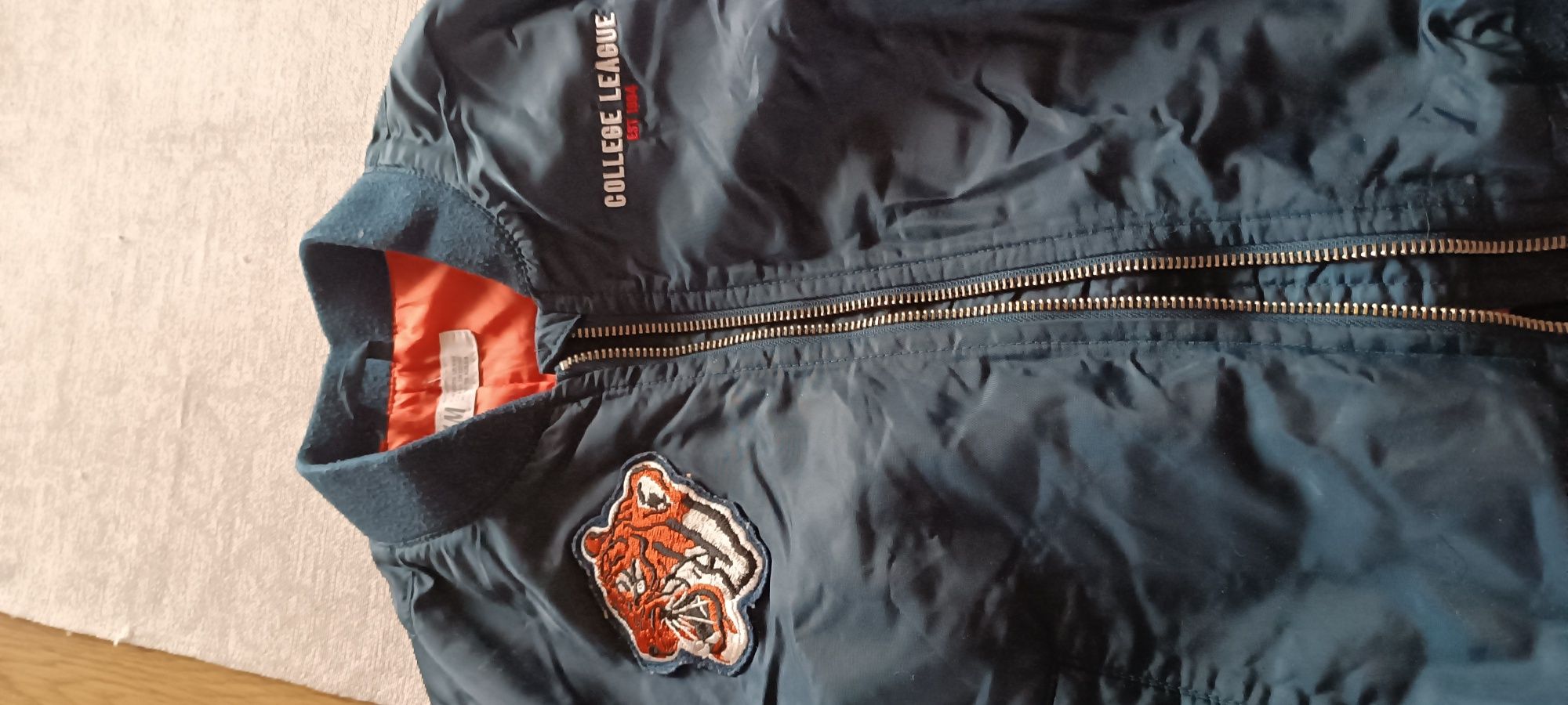 Есенно яке,. Марка H&M, размер 5-6 години.