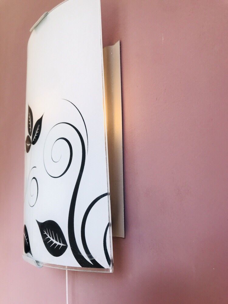Стилна лампа за стена