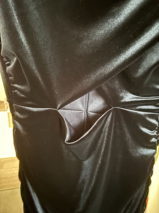 Zara кадифена черна рокля-M