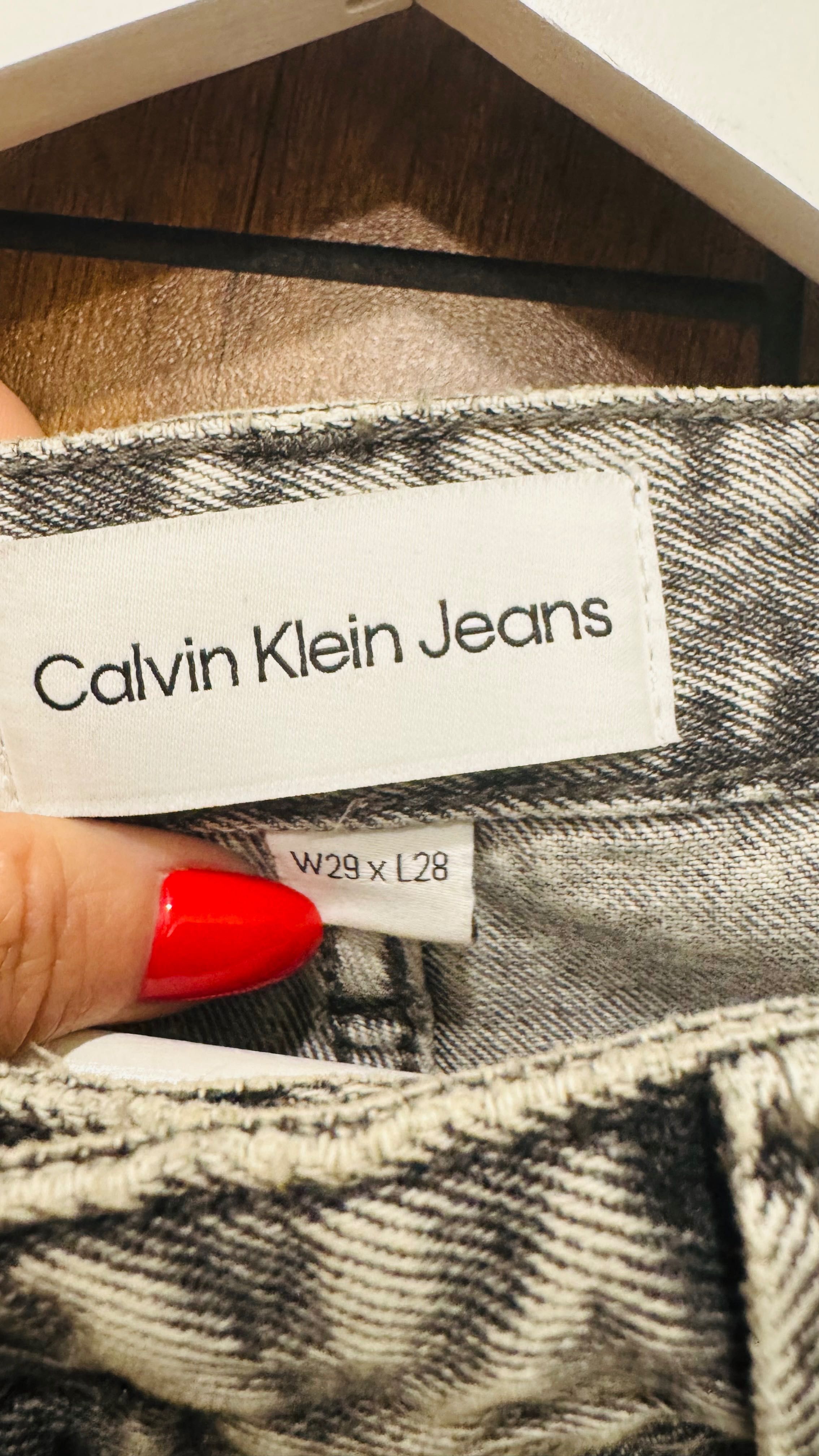 Calvin Klein mom jeans нови и оригинални