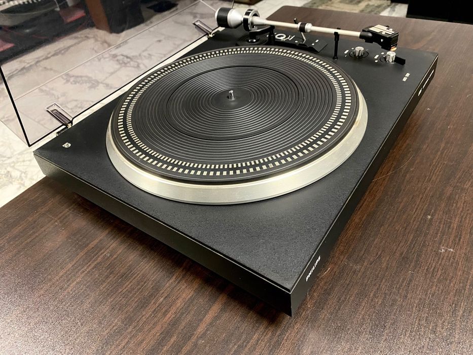 Отличен грамофон Philips