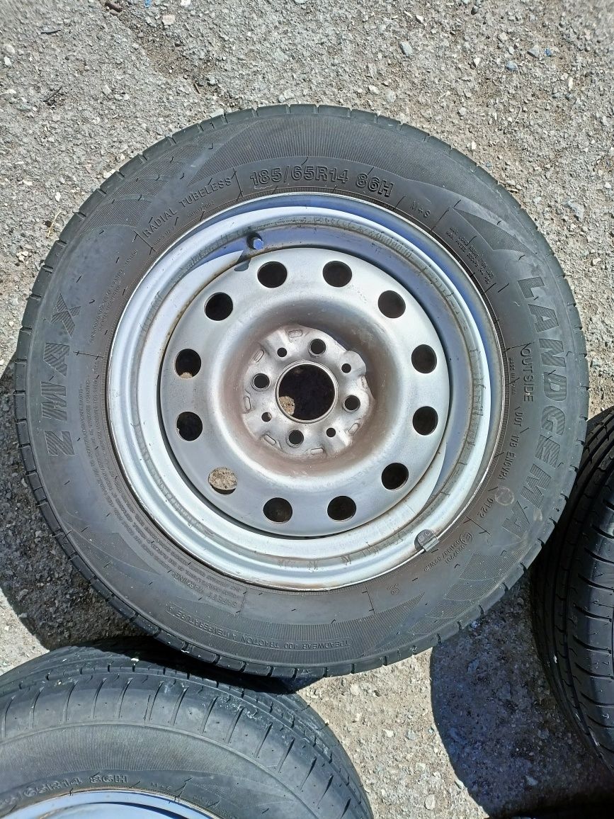 Продам ZMAX Landgema 185/65 R14 82H без шипов.