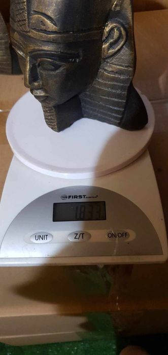 Бюст на египетски фараон. Неизвестен материал. Отлично състояние.