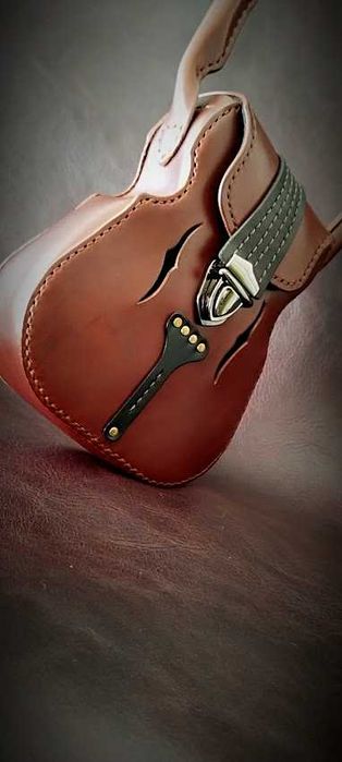 Чанта от естествена кожа ръчна изработка /виолина/