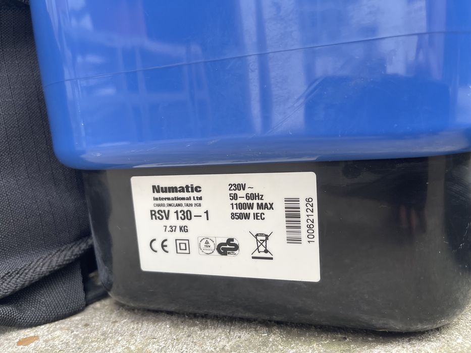 Aspirator profesional Numatic tip rucsac
