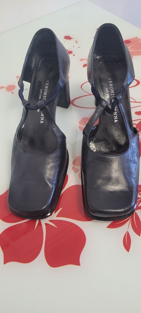 Vand sandale elegante din piele, fabricație Italia, M.40