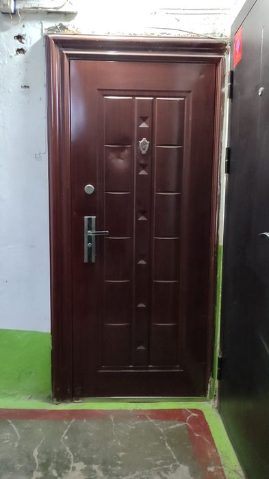 Продам металлическую дверь