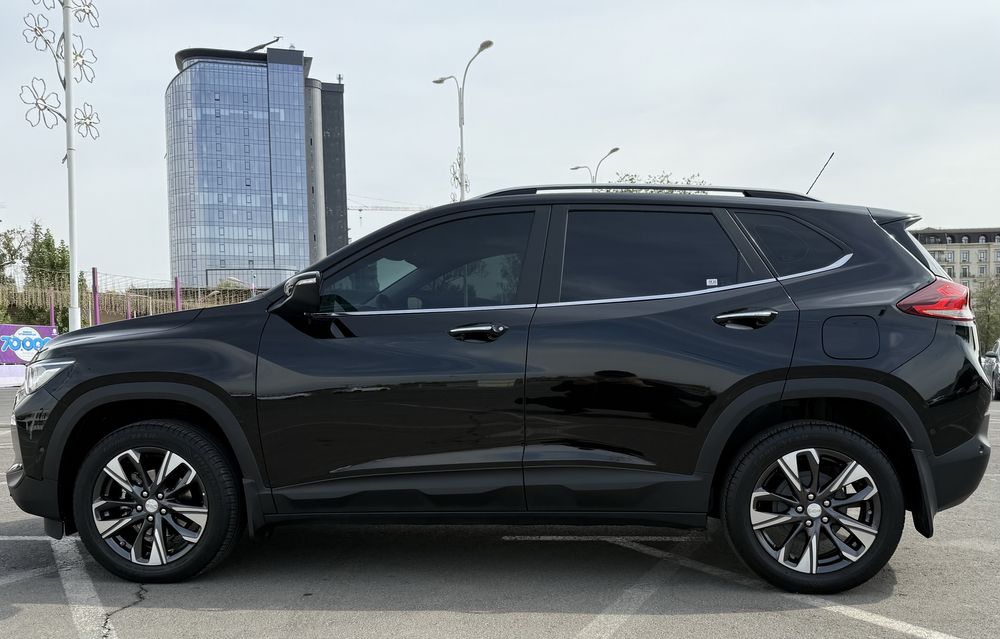 Tracker premier автомобили сотилади