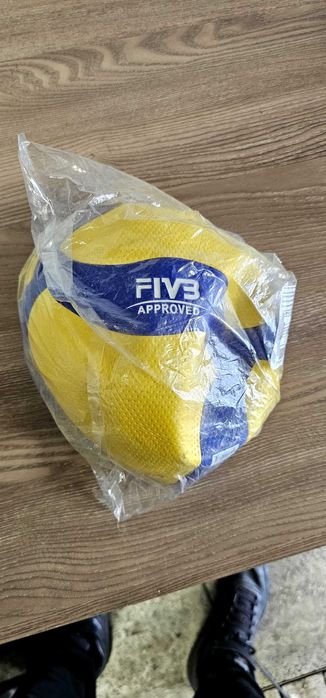 Волейболна топка MVA200W