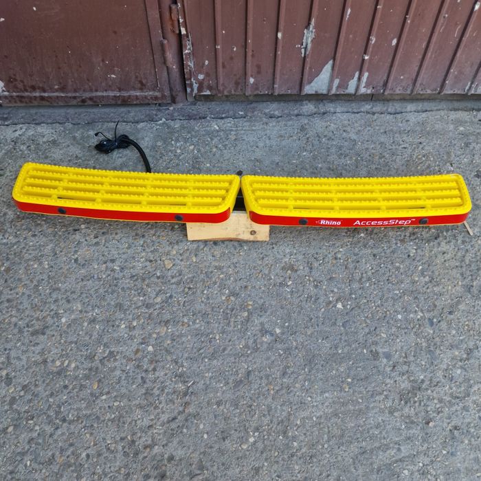 treapta / scara spate autoutilitara duba  Rhino cu senzori de parcare