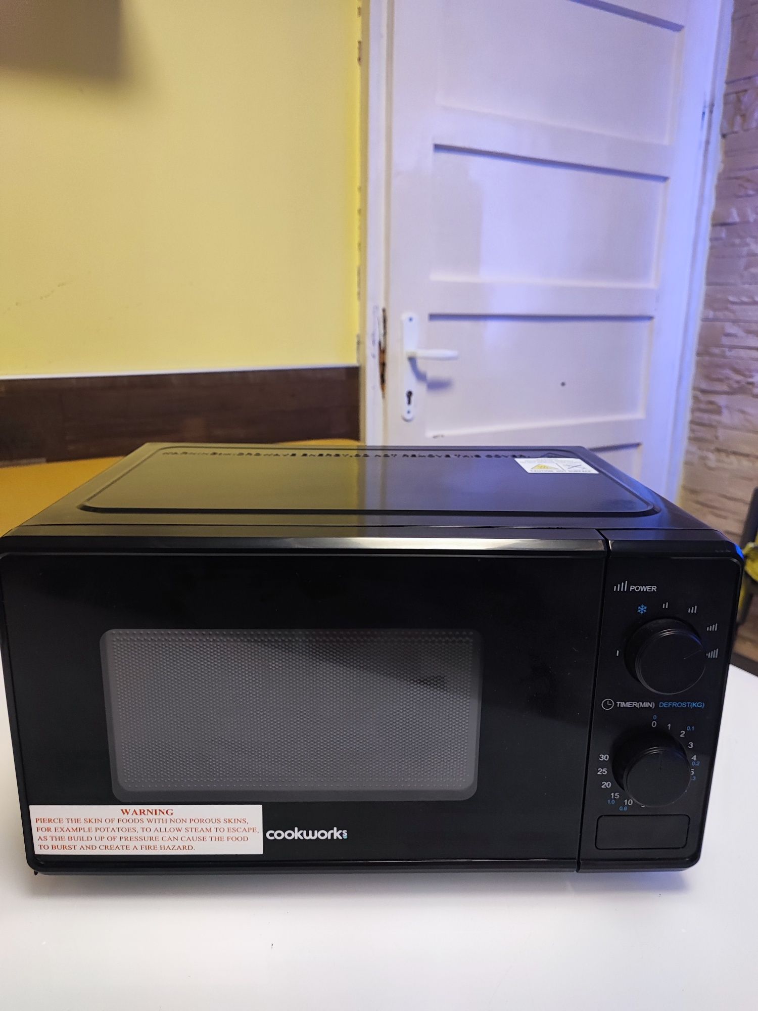 Микровълнова COOKWORKS 17L. нова