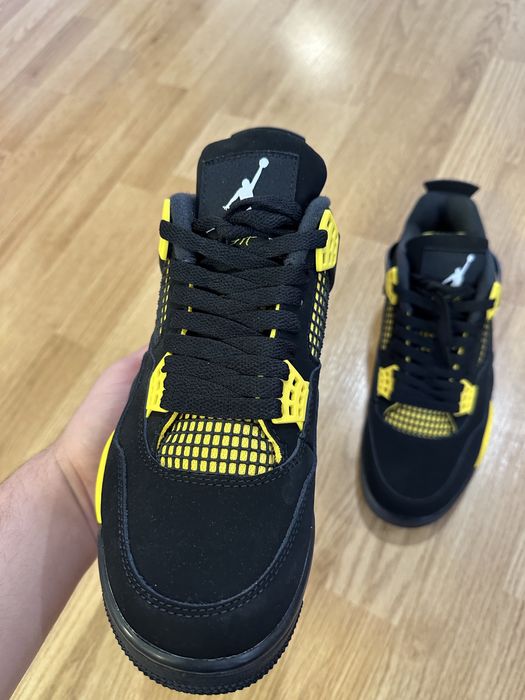 Jordan 4 Bolt.