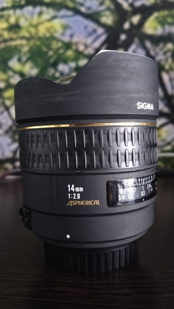 Широкоугольный объектив SIGMA  14mm для canon ef