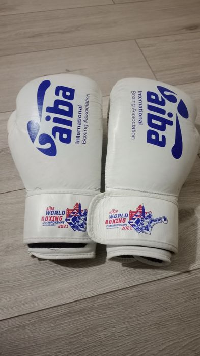 Продаю айба перчатки 10 oz