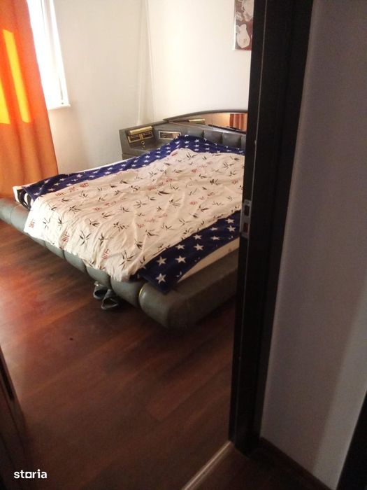 Închiriez apartament 4 camere Micro 4