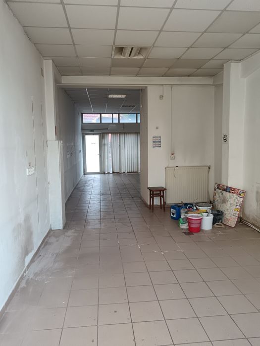 Spațiu comercial central