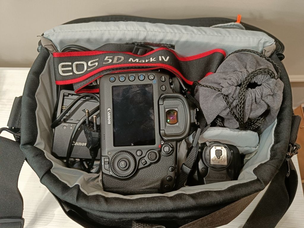 Срочно! Canon EOS 5D Mark IV + 2 объектива, 24-70 2.8L, 70-200 4L