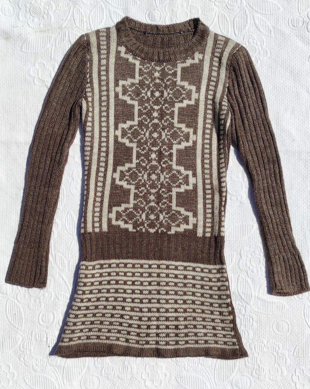 Женское вязаное платье-туника.