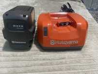 Acumulator Husqvarna BLi300 si incarcator QC500