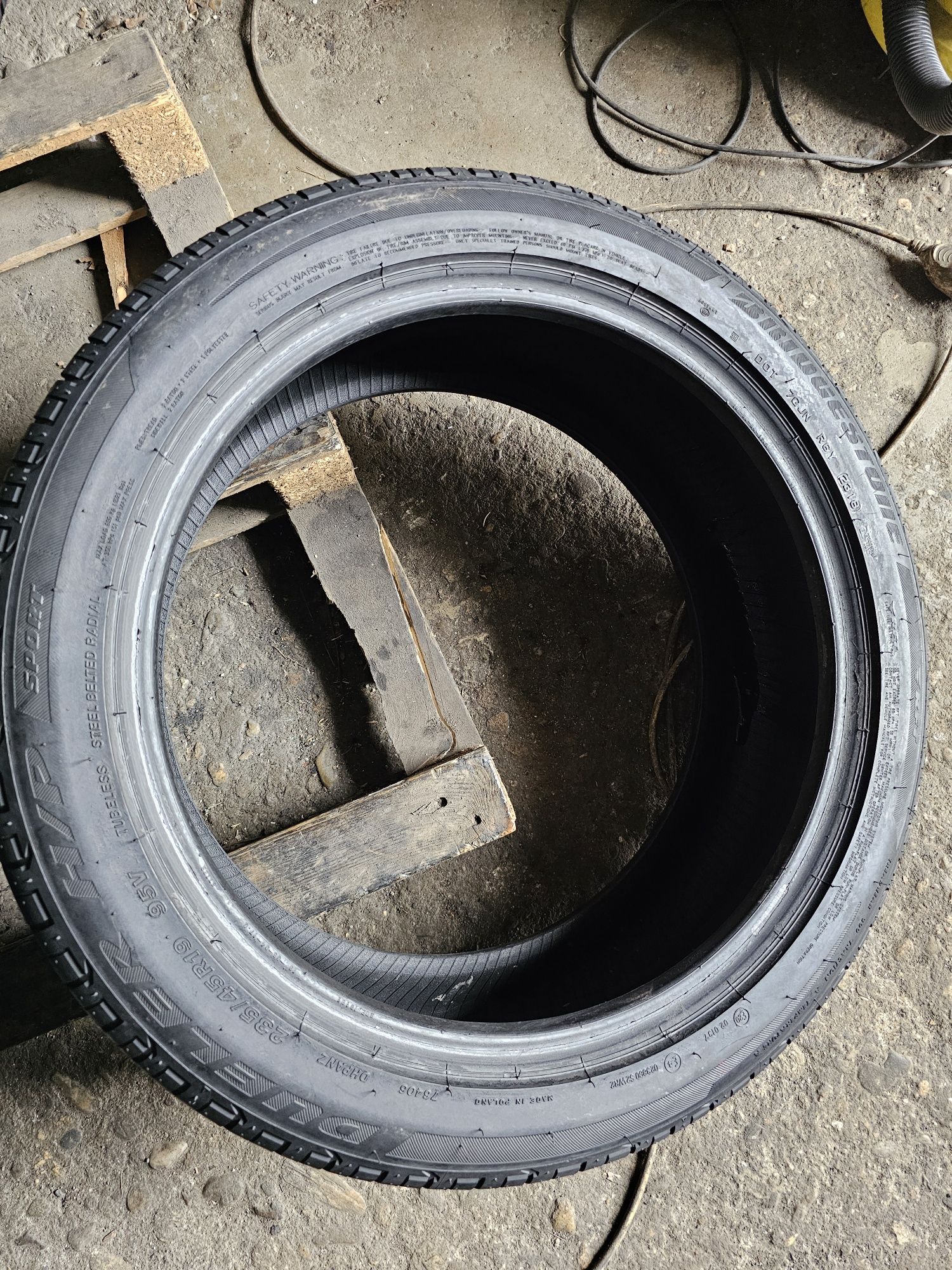 2 anvelope vara 235 45 19 Bridgestone