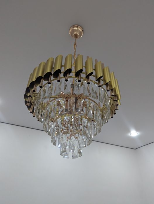 Люстра новая продается