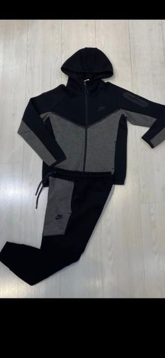 Trening Nike Tech