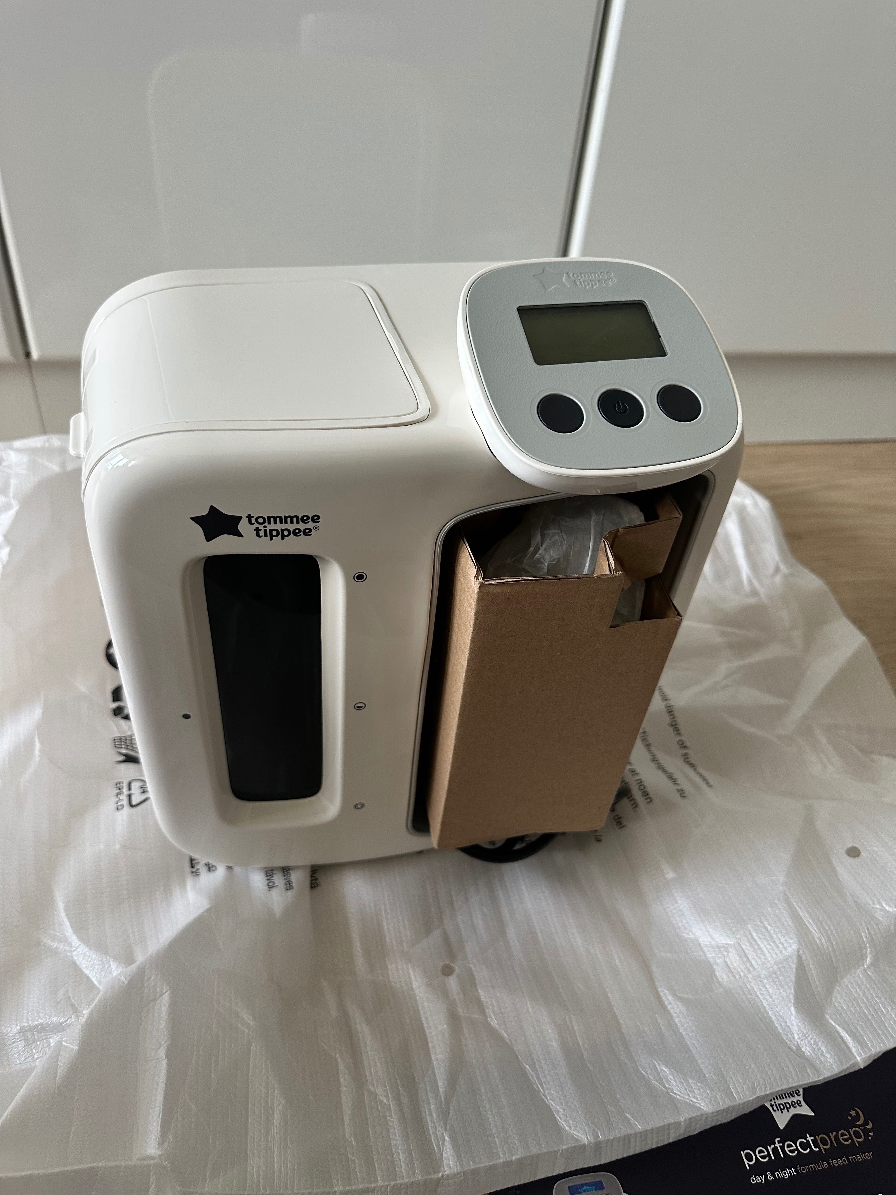 Машина за адаптирано мляко  Tommee Tippee Perfect Prep Day & Night