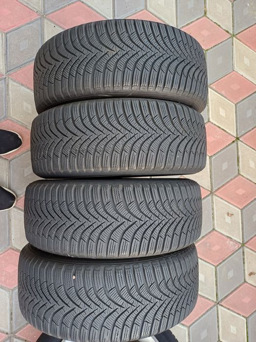 Vând 4 anvelope de iarna 205 55 r16 HANKOOK foarte bune