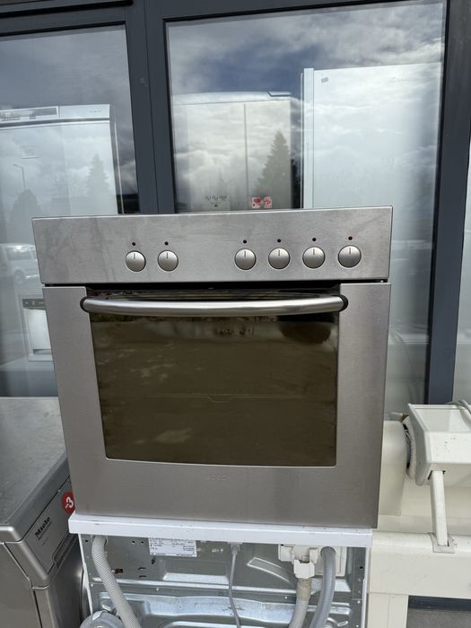 Фурна за вграждане Bosch Инокс с котлони