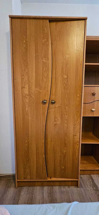 Vand mobila cu 4 corpuri + birou