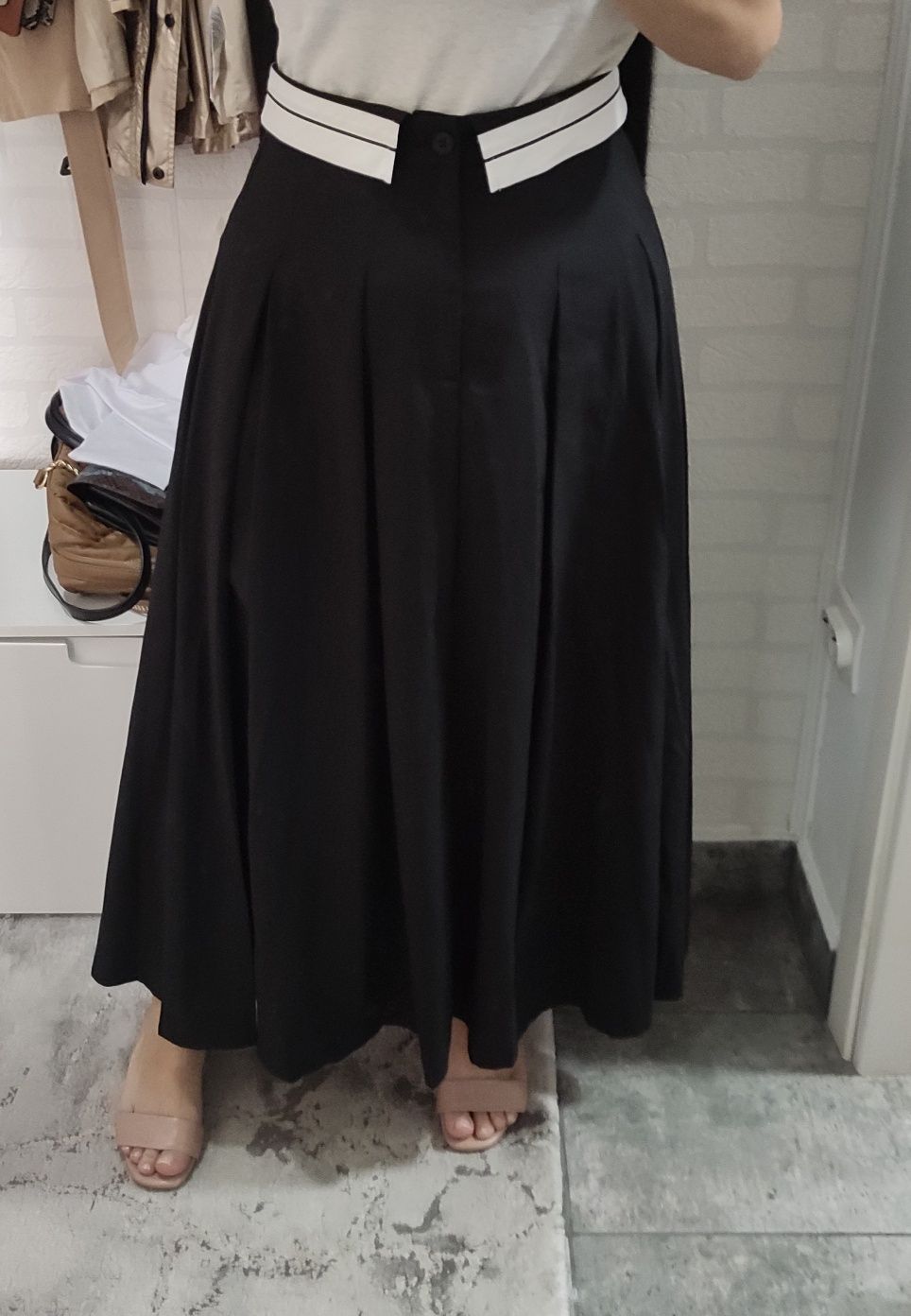 Fusta lunga neagra