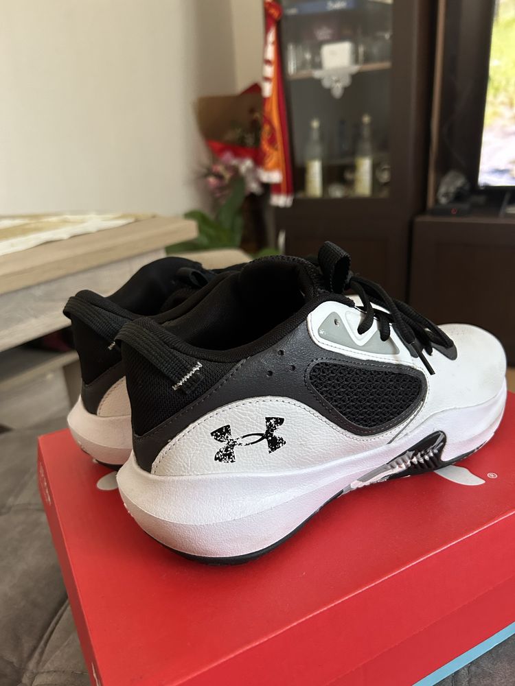 Продавам маратонки Under Armour