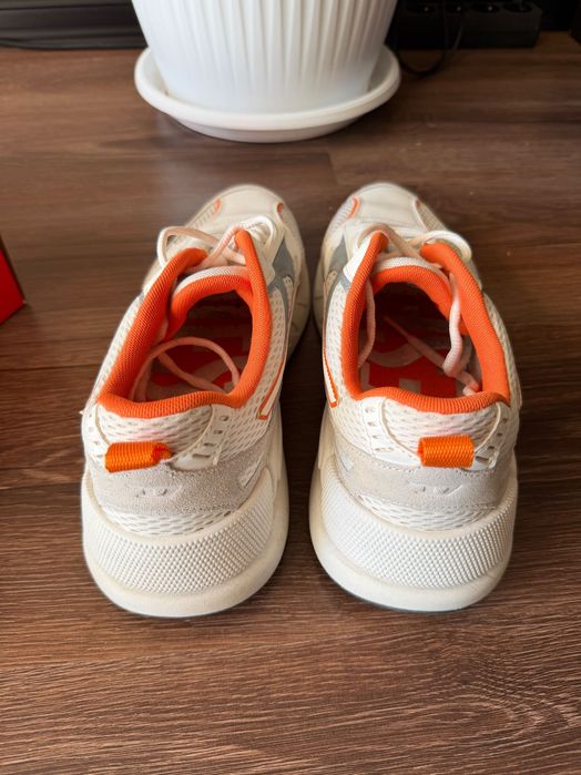 Маратонки Diesel бели обувани няколко пъти като нови