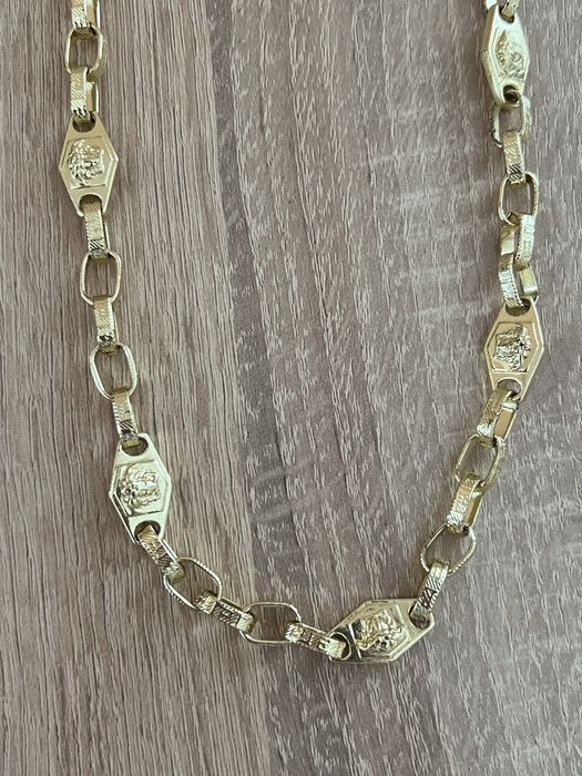 Lanț model Versace
