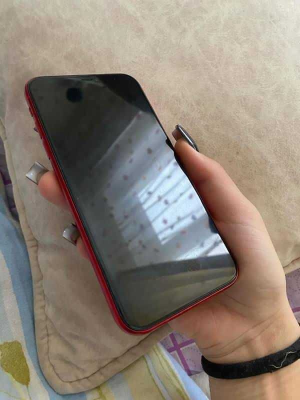 Продам iPhone 11 64