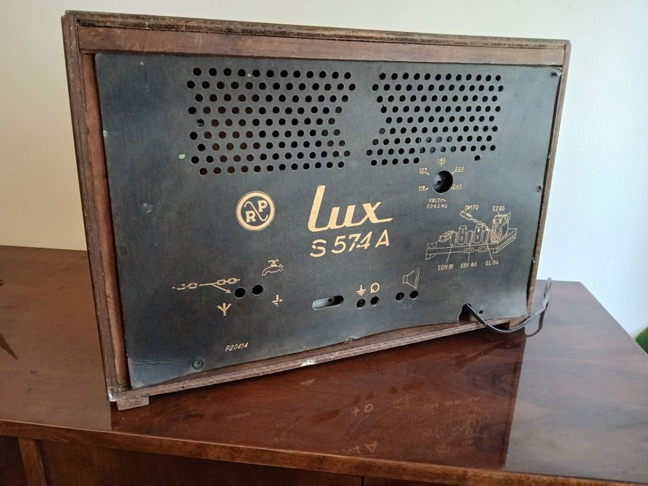 Radio cu lămpi marca Radio Popular LUX S 574 A,an 1957.